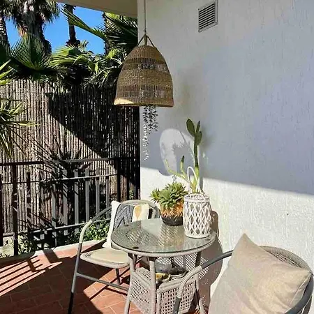 Apartment House Of Palms